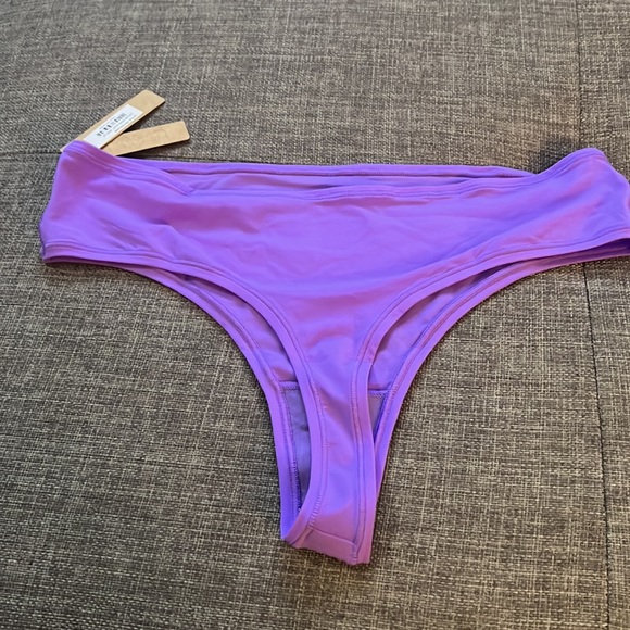 Skims Fit Everybody Thong - Picture 2 of 7